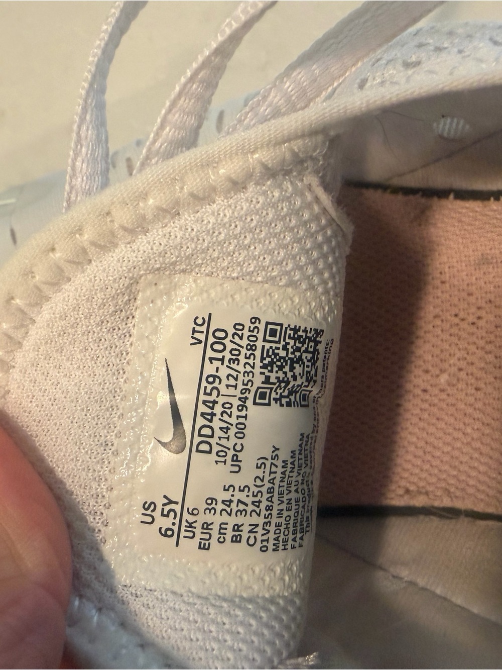 Nike Air Max 270 Sneaker - White, Pink, Orange, Yellow size 6.5Y/8.0 W EUC! - Picture 6 of 6